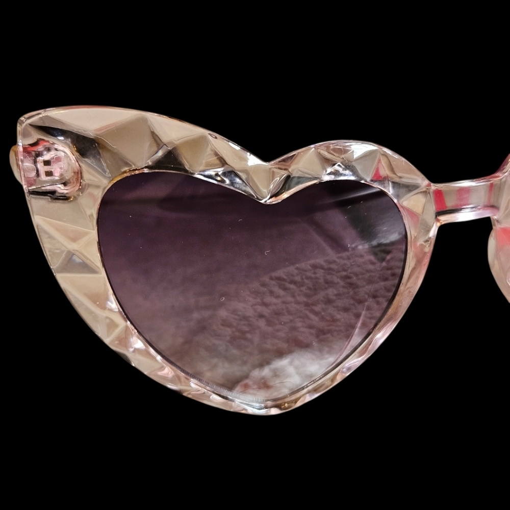 🕶 💕Betsey Johnson Pastel Pink Crystal Frame Heart Sunglasses - NWT - Picture 7 of 7